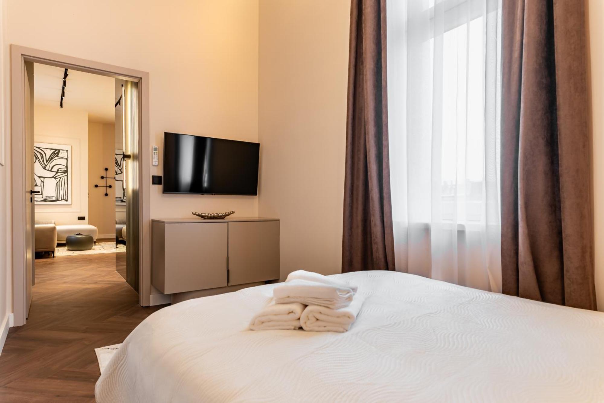 Acacia Luxury *